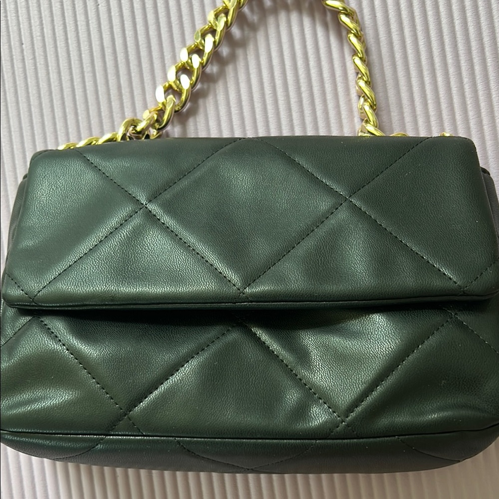 Forever 21 quilted  black and gold purse - Picture 6 of 14
